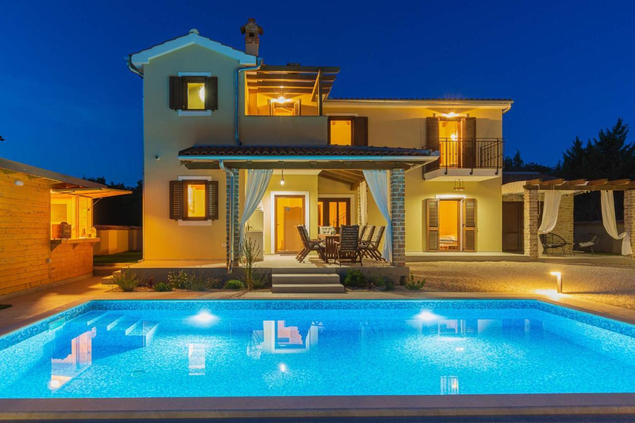 Villa David - Luxurious Secluded Villa With A Heated Pool Butkovići Exteriör bild