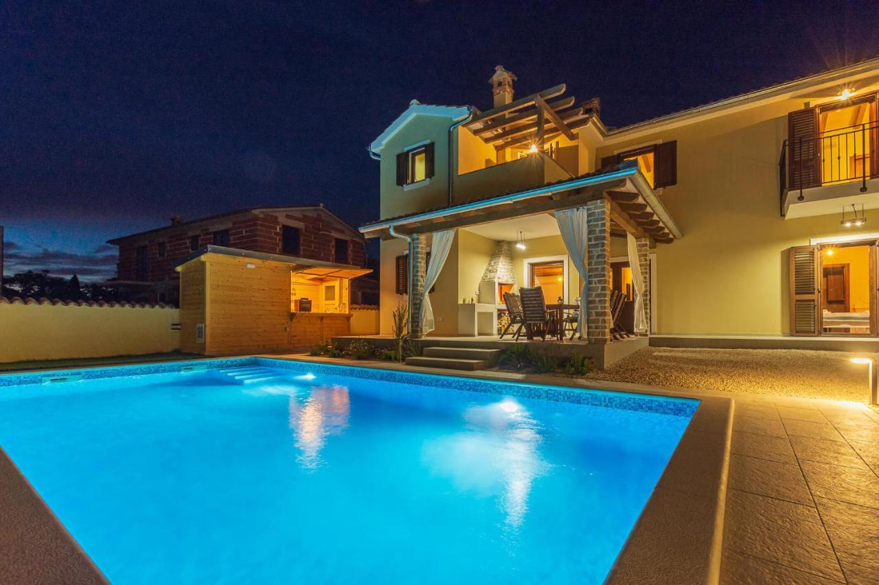 Villa David - Luxurious Secluded Villa With A Heated Pool Butkovići Exteriör bild