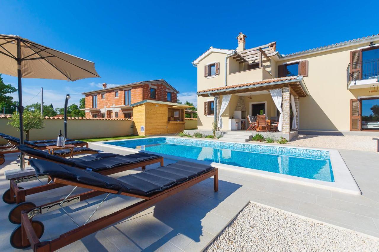 Villa David - Luxurious Secluded Villa With A Heated Pool Butkovići Exteriör bild