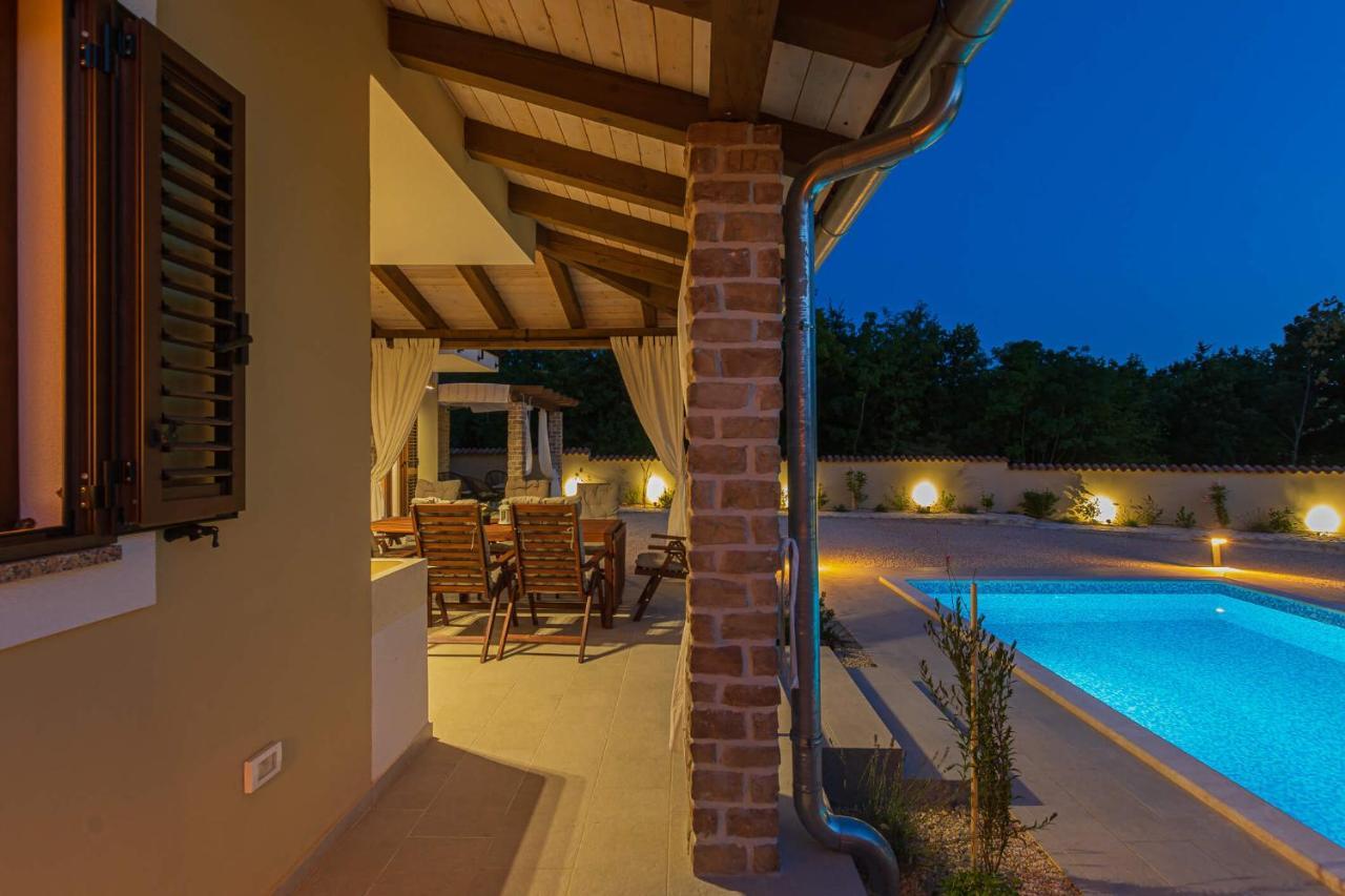 Villa David - Luxurious Secluded Villa With A Heated Pool Butkovići Exteriör bild