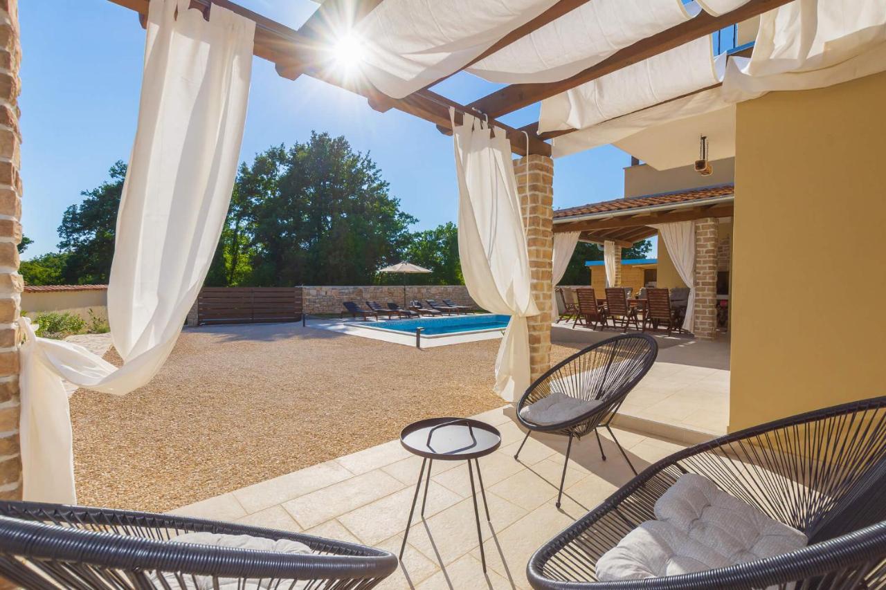 Villa David - Luxurious Secluded Villa With A Heated Pool Butkovići Exteriör bild