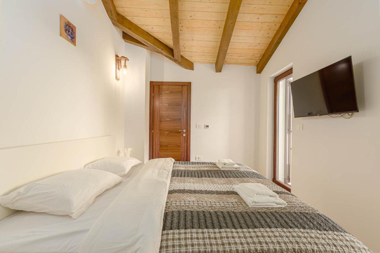 Villa David - Luxurious Secluded Villa With A Heated Pool Butkovići Exteriör bild